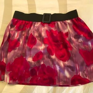Hot tempered floral skirts size small.